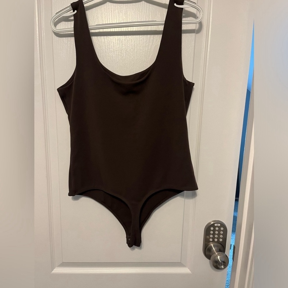 Body Contour High Compression Scoop Neck Bodysuit